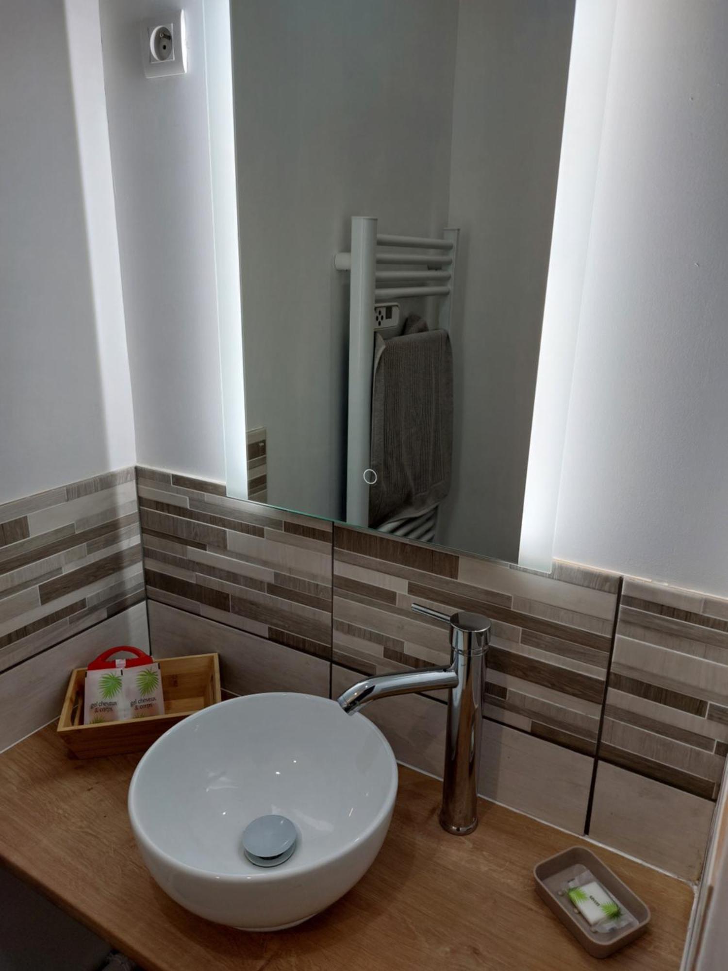 Studio Refait A Neuf Clos Saint Genest Manzat Εξωτερικό φωτογραφία