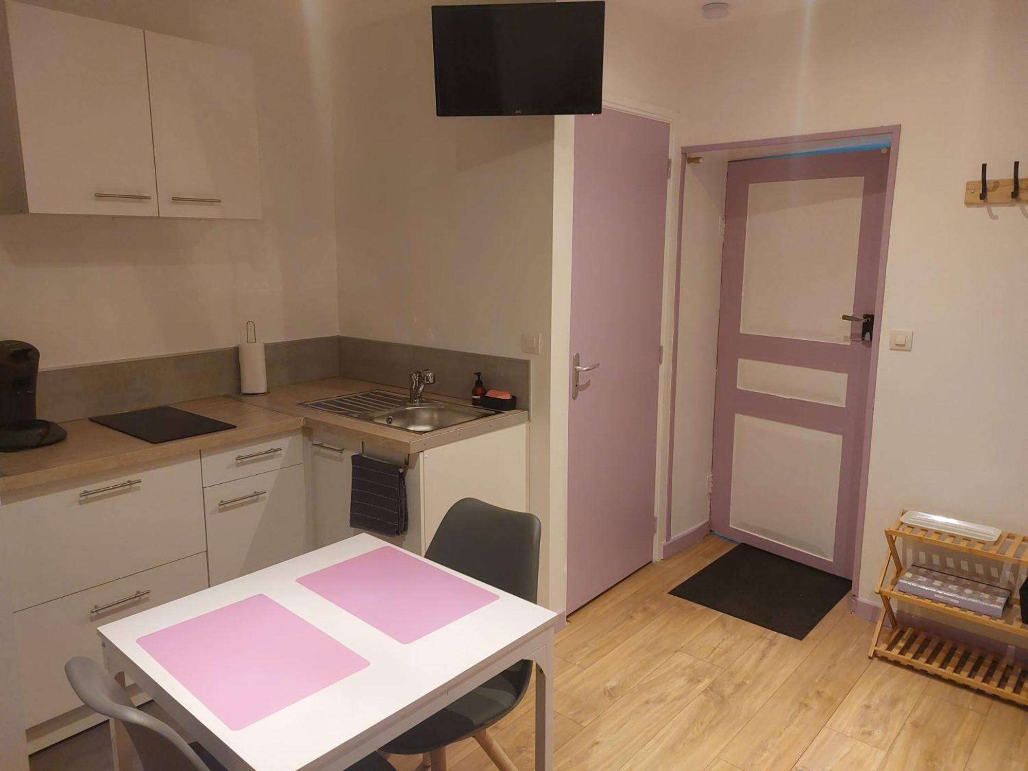 Studio Refait A Neuf Clos Saint Genest Manzat Εξωτερικό φωτογραφία