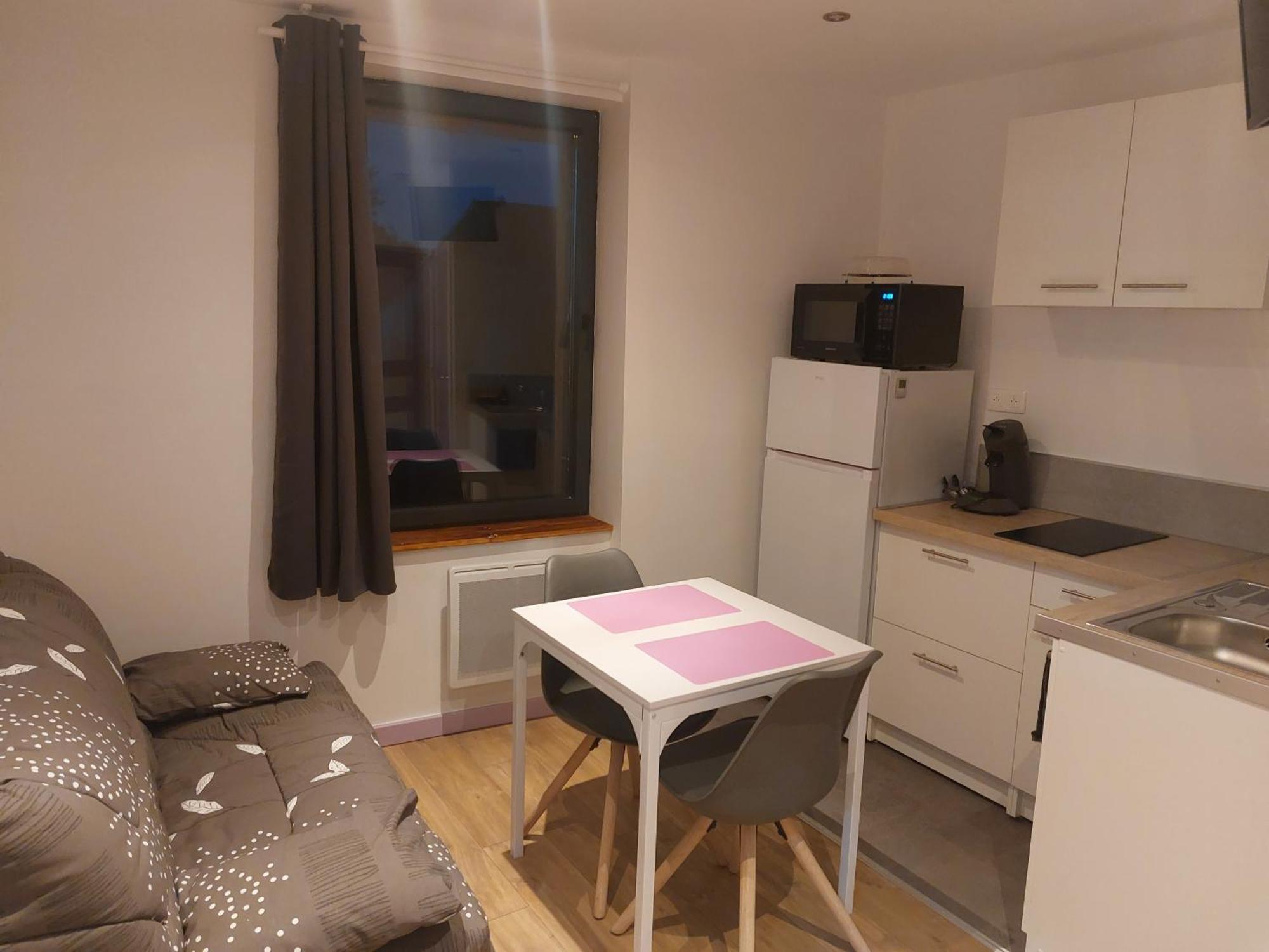 Studio Refait A Neuf Clos Saint Genest Manzat Εξωτερικό φωτογραφία