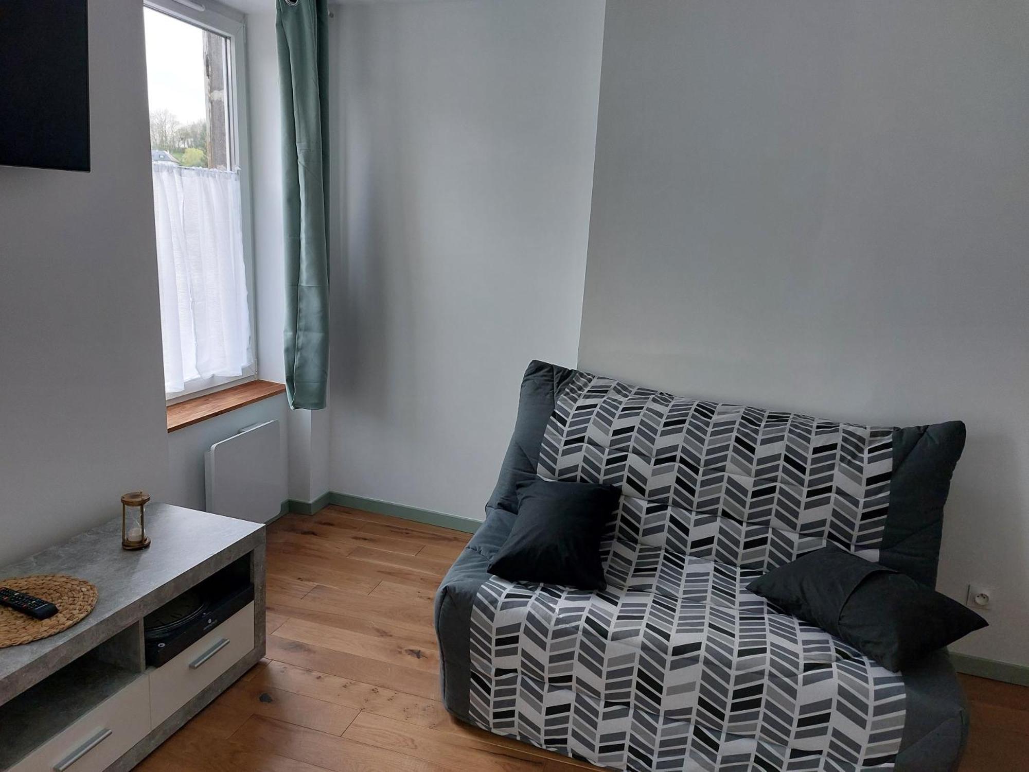 Studio Refait A Neuf Clos Saint Genest Manzat Εξωτερικό φωτογραφία